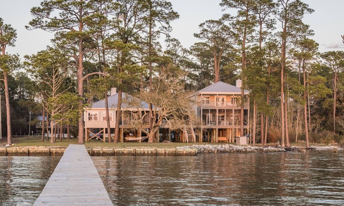 Foley House | Monet On The Bay- Weddings? Reunions? Large Event? We Have The Back Drop!