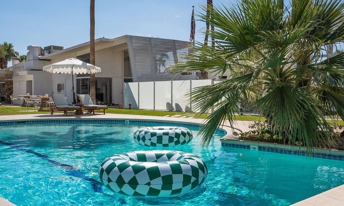 Desert Park Estates Hotel | Monkey Tree Hotel 17 by AvantStay | Stylish Hotel in Palm Springs w/Pool!