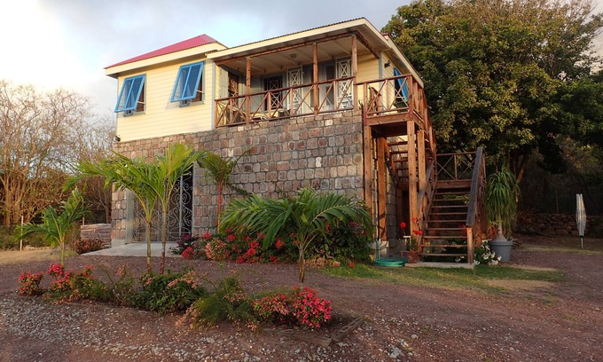Stonyhill Cottage | Monkeys out the window!