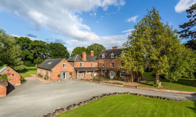 Monnington-on-Wye House | Monnington House & Cottages 12 bedrooms 12 bathrooms Great for special stays.