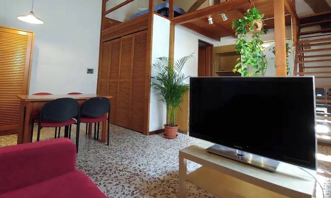 Florence Apartment | Monolocale ristrutturato in un ex borgo medievale a Firenze.