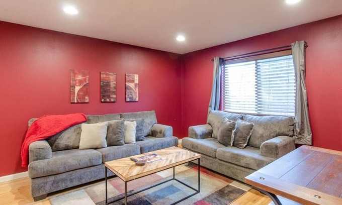 Eastside Apartment | Monster Jam/RV Shows/Dome/Concerts/Comedy/Museums