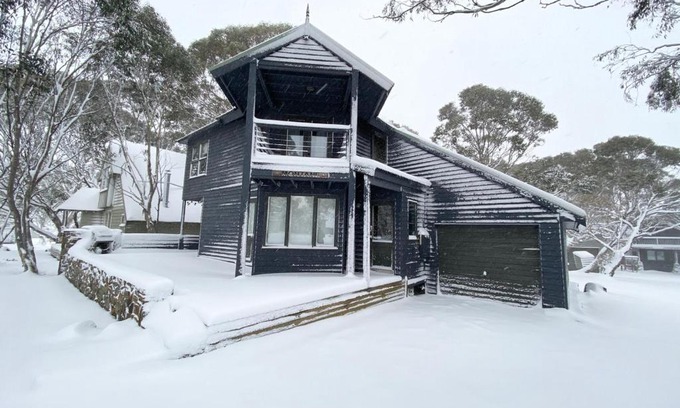 Dinner Plain House | Montane