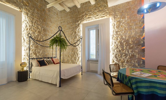 Quartieri Spagnoli Apartment | Montecalvario 34 by NapoliApartments