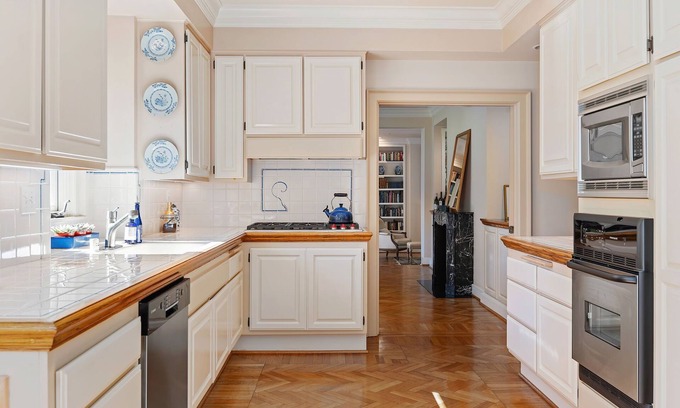 Hedgerow Villa | Montecito Garden Estate - walk to Beach, Hiking Trails, Shops & Restaurants