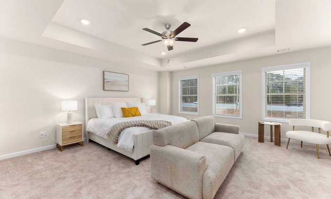 Lilburn House | Month2Month｜Lush Yard｜Garage Access｜Pet-Friendly｜Spacious 3B｜Flex-Lease #42000