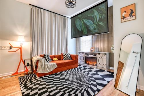 Metropolitan House | Monthly Stays! - Stylish Home Near DT & River St - 2 King Beds - Massage Chair - Games