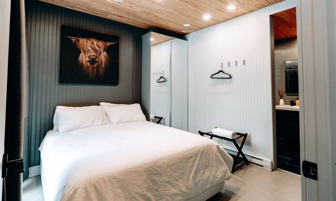 Lac-Superieur Cabin | Moods Cabin, Modern cabin Mont-Tremblant with private outdoor