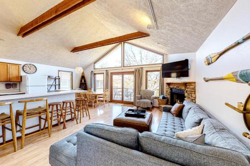 Kimberling City House | Moon Lodge