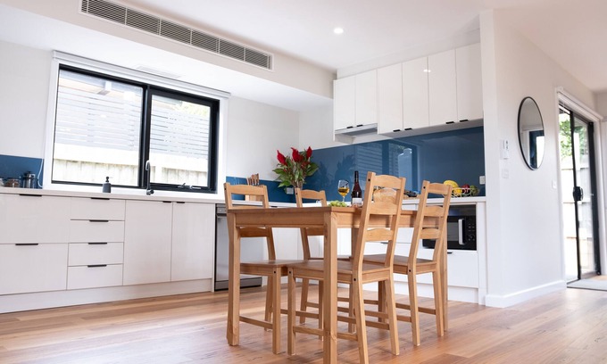 Mount Martha Apartment | Moon Pot at Waters Edge