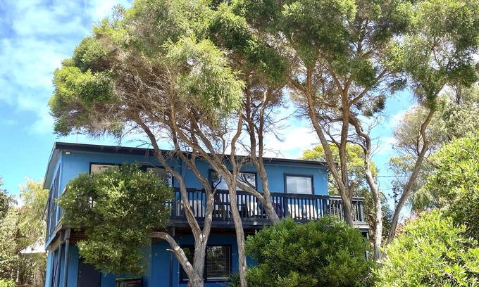 Cape Paterson House | Moonah Blue - A Retro Beach Pad with Sea Views