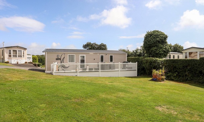 Chwilog Cottage | MOONDUNES - PWLLHELI, pet friendly, with a garden in Chwilog