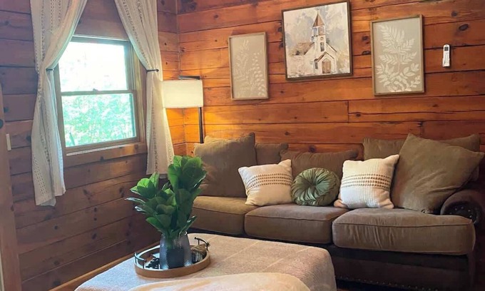 Helen Cabin | Moonlight Kiss-Romantic-Hot Tub -Cabin W/View