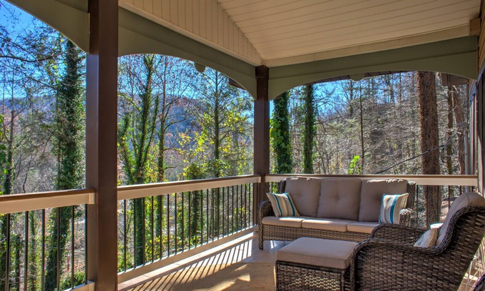 Bat Cave House | Moonshine Hideaway | Vintage Treehouse Cabin Near Lake Lure + Biltmore Pass