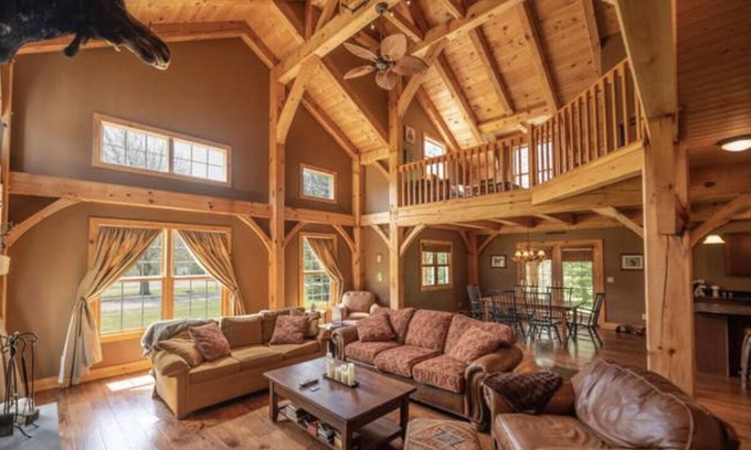 West Dover Cabin | Moose Head Lodge Located 5 Minutes from Mount Snow!