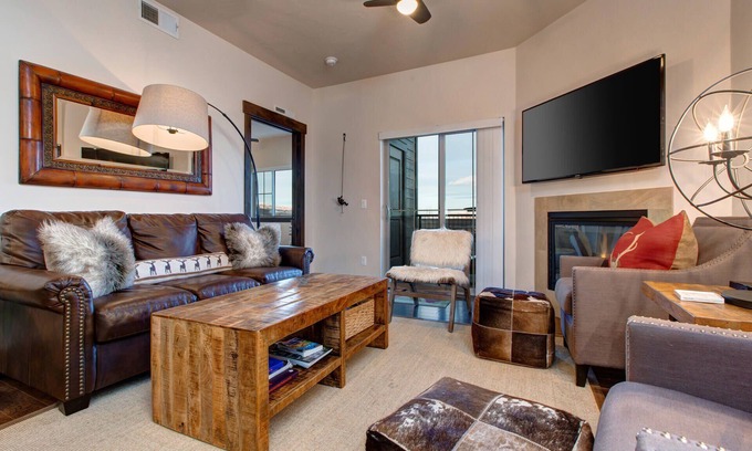 Bear Hollow Village Condo | Moose Mgmt at Bear Hollow 2308: HotTub-Pool-Elevator access-Free Shuttle