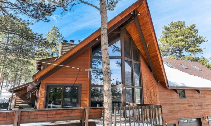 Woodland Park Cabin | Moose Tracks Cabin! Holiday Home w Hot Tub,BBQ