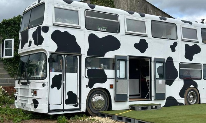 Carlton-in-Cleveland Other | Mooview- the charming double decker bus