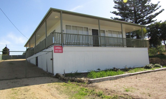 Para Wurlie House | Morala ~ Esplanade with sea views! * OFF PEAK SPECIAL*
