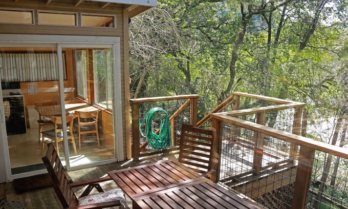 Healdsburg House | Morning Dew-A Riverfront Healdsburg Home