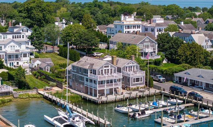 Edgartown House | Morse Lighthouse-Waterfront home in Edgartown