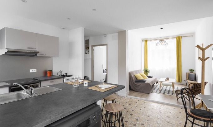 Salorges - Sainte-Anne Apartment | MOSAIK, Charmant appartement Nantais