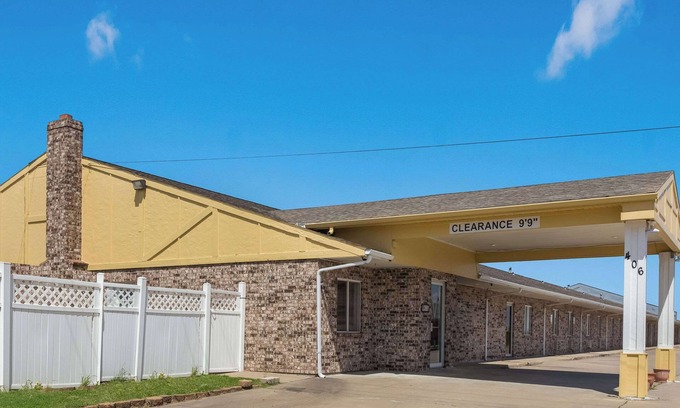 Concordia Hotel | Motel 6 Concordia, MO