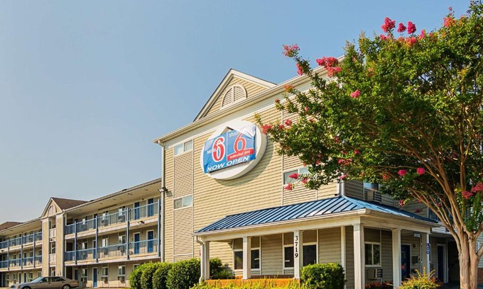 Terry Sanford Hotel | Motel 6-Fayetteville, NC - Fort Liberty Area