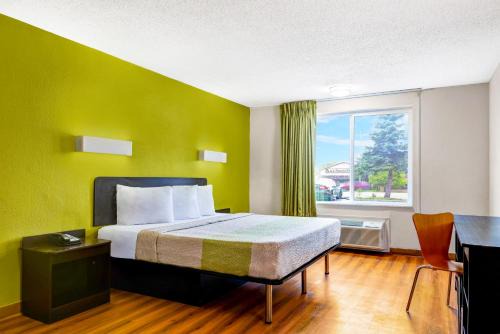Lawrence Hotel | Motel 6 Indianapolis IN