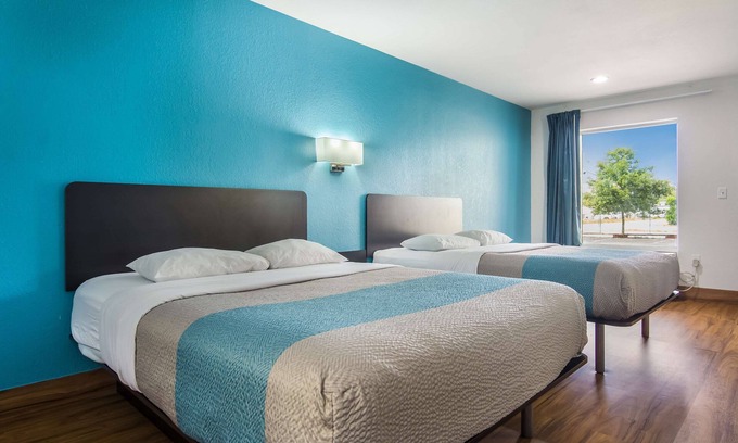 Florida Panhandle Hotel | Motel 6 Pensacola, FL - NAS