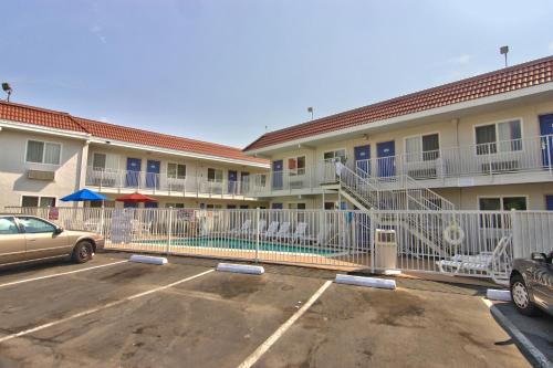 Central Sacramento Hotel | Motel 6-Sacramento, CA - Old Sacramento North