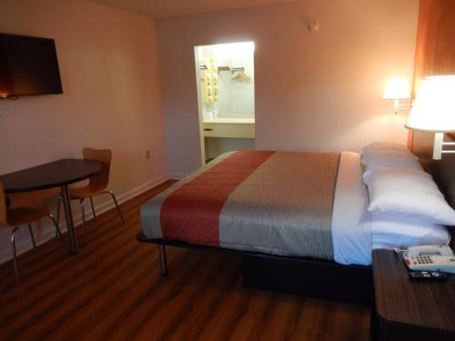 Warner Robins Hotel | Motel 6-Warner Robins, GA