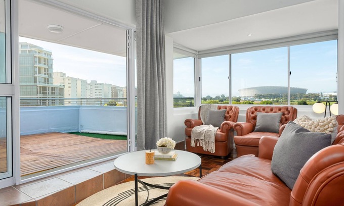 Green Point Apartment | Mouille Point Beach Front Apartment with Views