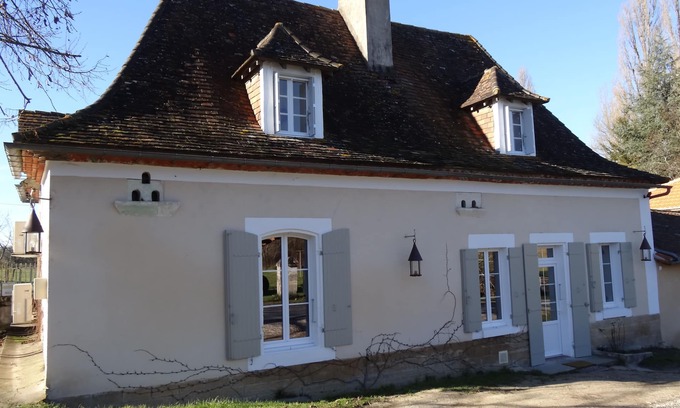 Neuvic House | Moulin de Villeverneix and its tower, Neuvic on the banks of the Vern for 6, 8 people