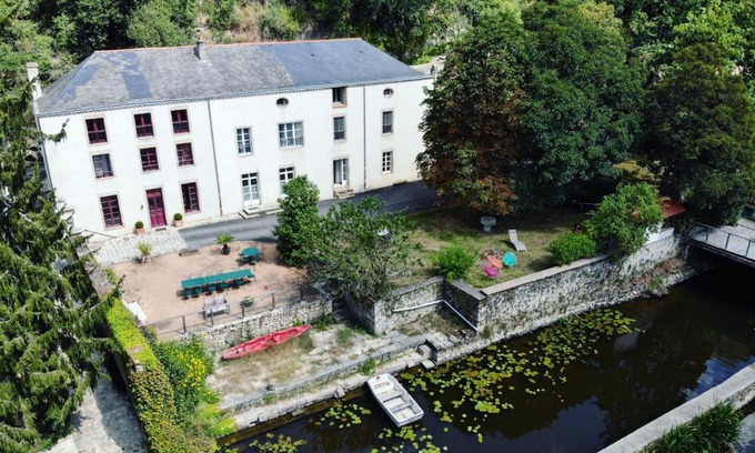 Mortagne-sur-Sevre Bed & Breakfast | Moulin Pont Vieux Chambres d'hôtes