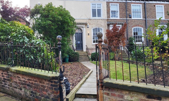 York House | Mount Terrace, YORK - Three Bedroom House, Sleeps 6
