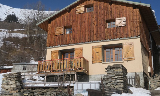 Novallay Ski Chalet | Mountain chalet in a natural environment