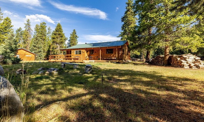 Cody Cabin | Mountain Cabin Near Clarks Fork River