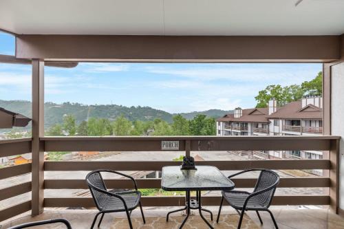 Gatlinburg House | Mountain Calling - Resort Pool, WIFIO, 685 FREE tickets each paid day!