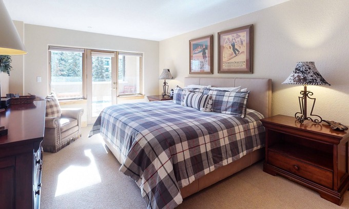 Beaver Creek Condo | Mountain Condo w/Balcony, Fireplace, Shared Pool, & Hot Tub - Walk to Lifts