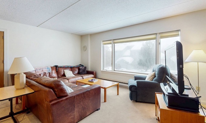 West Dover Condo | Mountain condo w/views, hot tub, pool, sauna, gym, shuttle, w/d, wifi