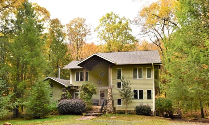 Ellijay House | Mountain Creek Retreat- Spacious Retreat w/ Large Hot Tub and Creek !