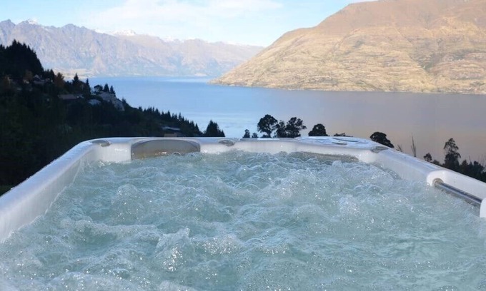 Fernhill Apartment | Mountain Elegance - with spa