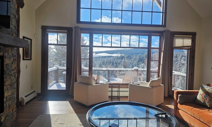 Riverview Ranch House | Mountain Escape. 4-bedrooms, 20 acres, 40-mins to Yellowstone, 10-min to Big Sky