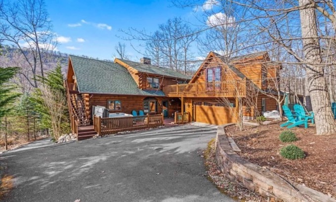 Massanutten Cabin | Mountain Escape/6BR Cabin/Hot Tub/Billiards/Hike trail to GW Natl Forest