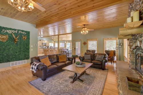 Meadow View Heights House | Mountain Escape Scattered Pines Cabin with Deck!