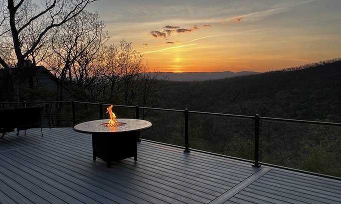 Nellysford House | Mountain Gem - Pet friendly
