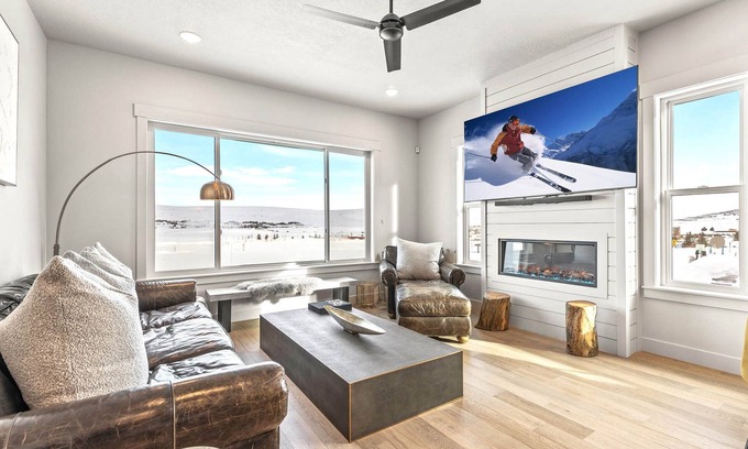 Park City House | Mountain Getaway Air Hockey E-Bike Ping Pong