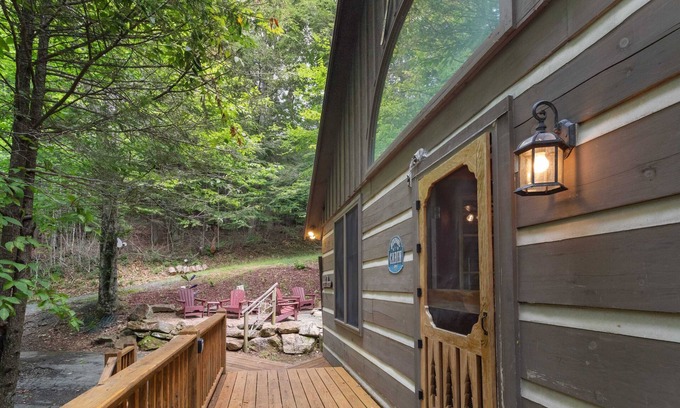 Foscoe Cabin | Mountain Getaway in Convenient Location