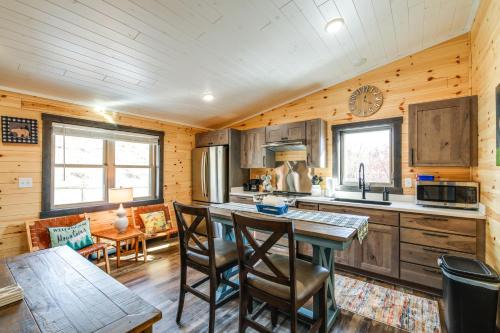 Gardiner House | Mountain Getaway with Views Less Than 1 Mi to Yellowstone